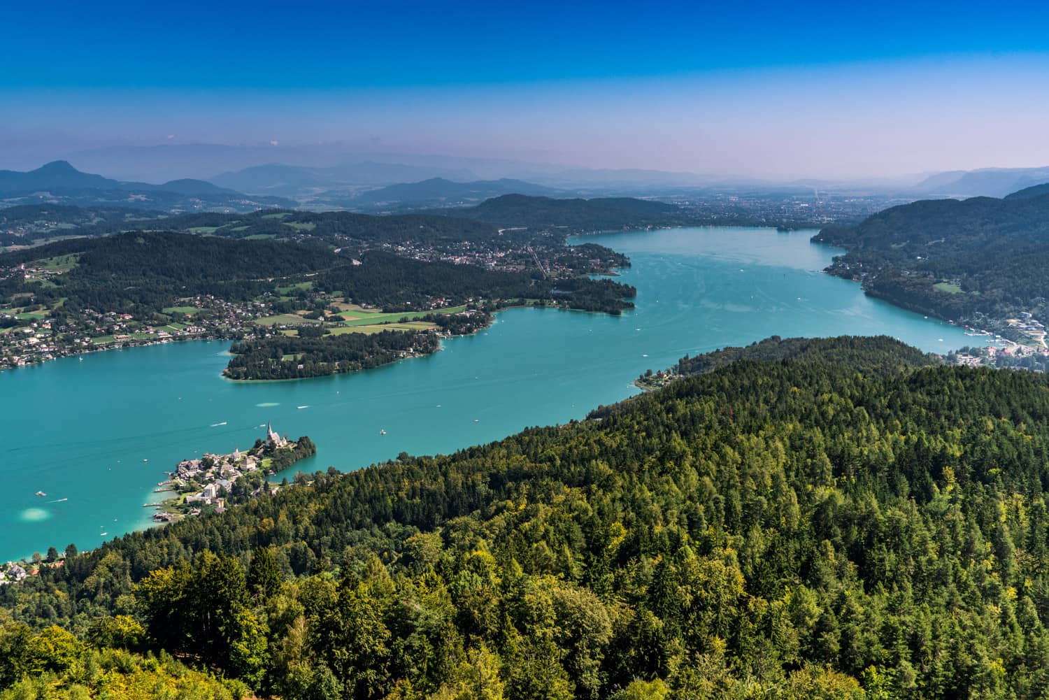 SAALBACH Skitourengruppe Neutral shutterstock_342604946.jpg